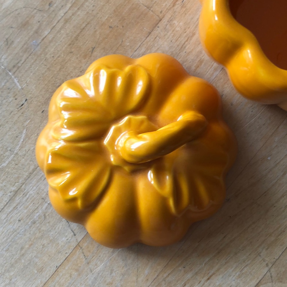 NWOT Small Orange Ceramic pumpkin soup Bowl w/Lid - Picture 4 of 6